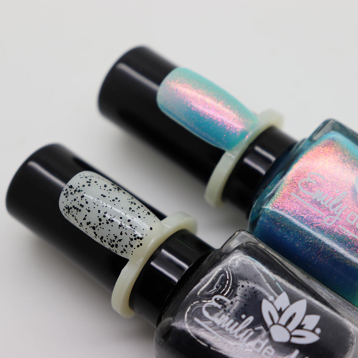 Clip on swatch displays for nail polish image 0