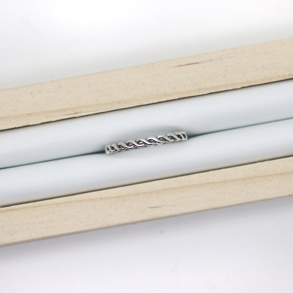 Delicate plaited ring in 925 Sterling Silver