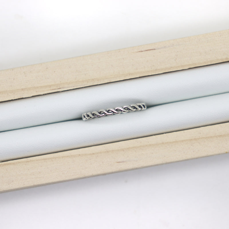 Delicate plaited ring in 925 Sterling Silver