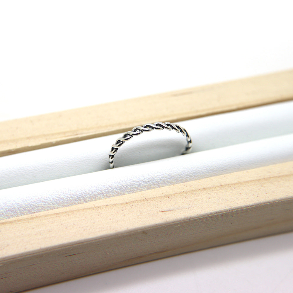 Delicate plaited ring in 925 Sterling Silver