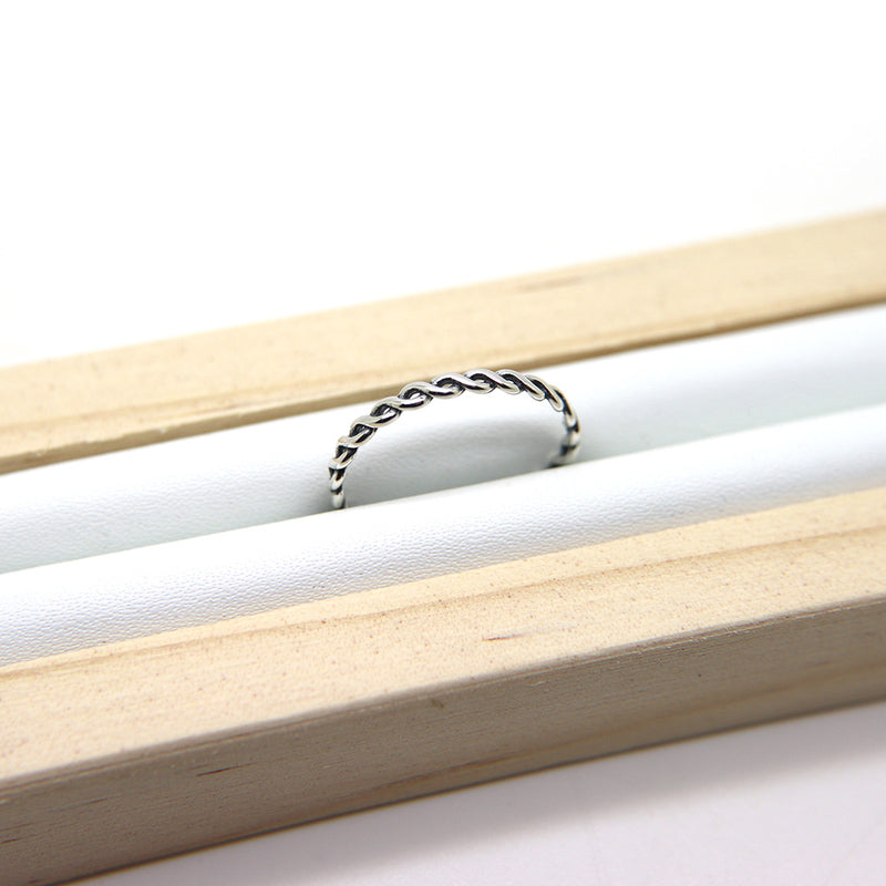 Delicate plaited ring in 925 Sterling Silver