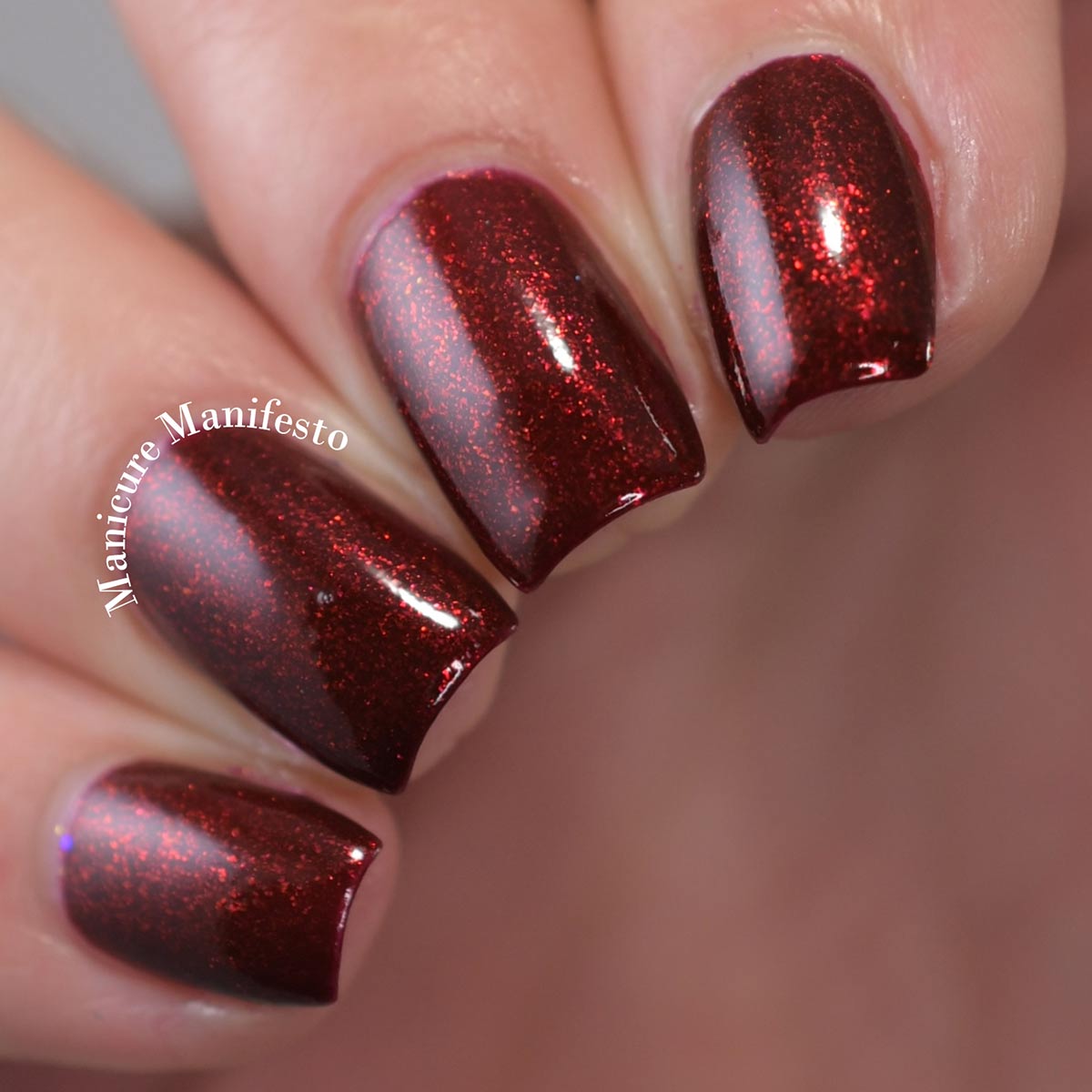 Red nail polish is always a good idea | Sienna – sienna.co